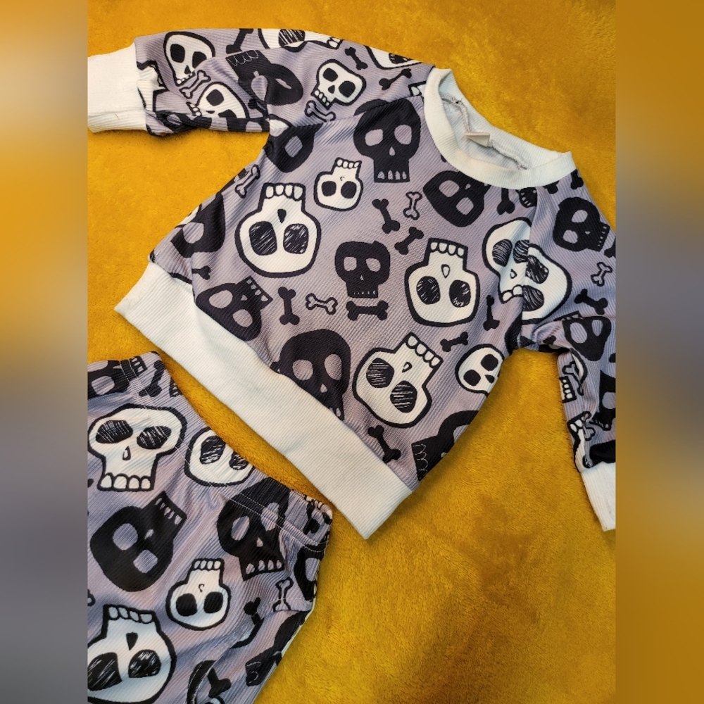 Skull toddler outfit w/ pockets - Picture 2 of 10